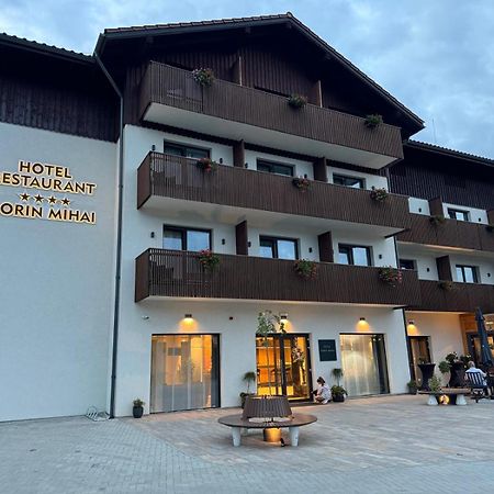 כריסטיאן Hotel Sorin Mihai מראה חיצוני תמונה