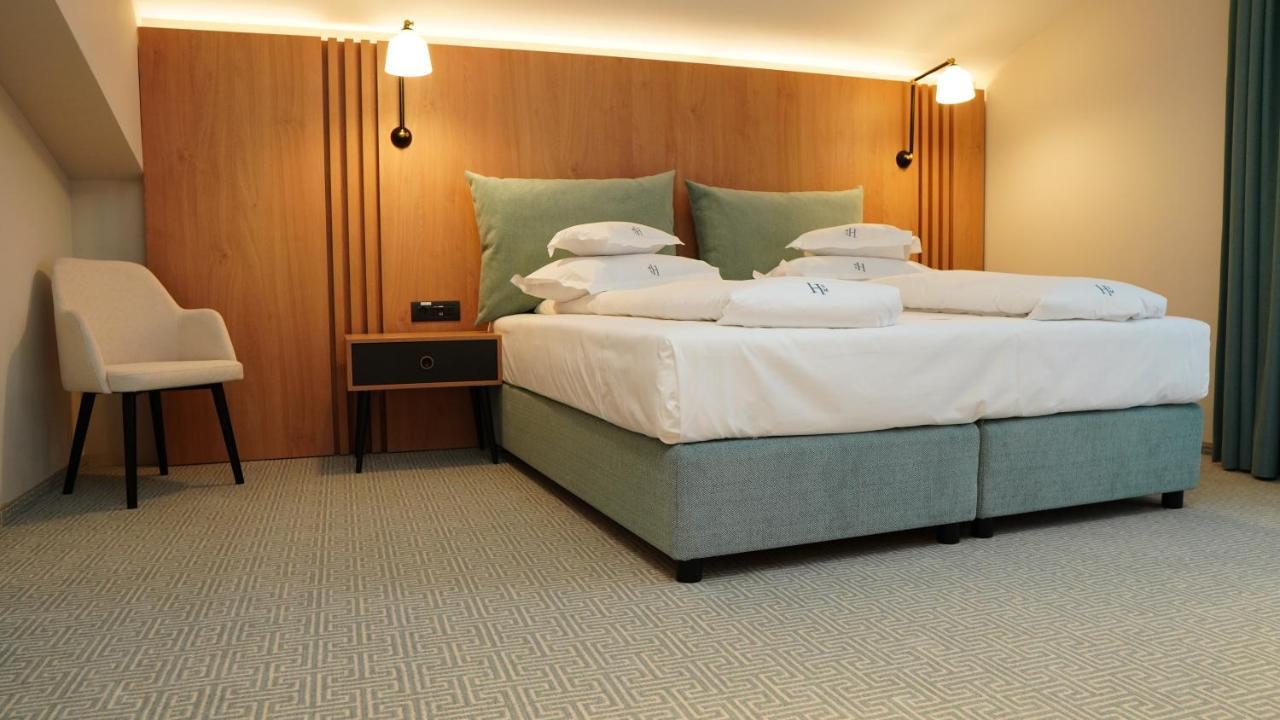 כריסטיאן Hotel Sorin Mihai מראה חיצוני תמונה