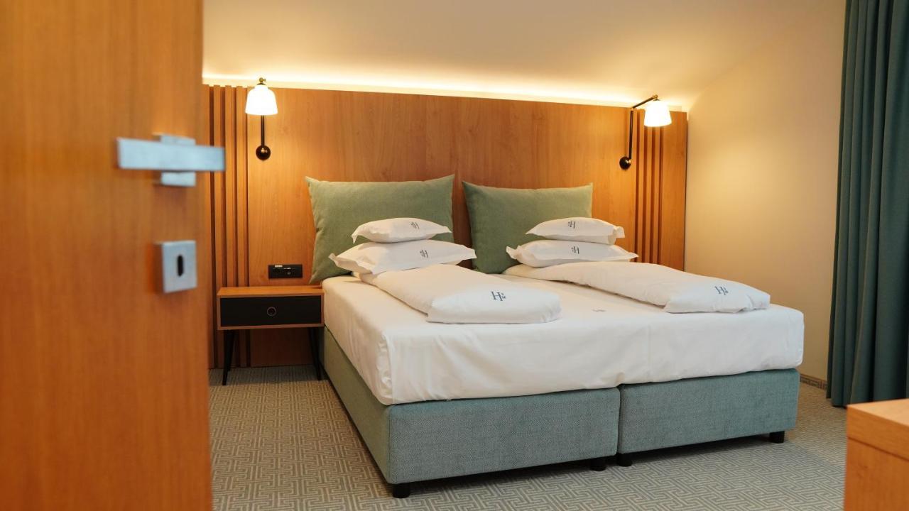 כריסטיאן Hotel Sorin Mihai מראה חיצוני תמונה