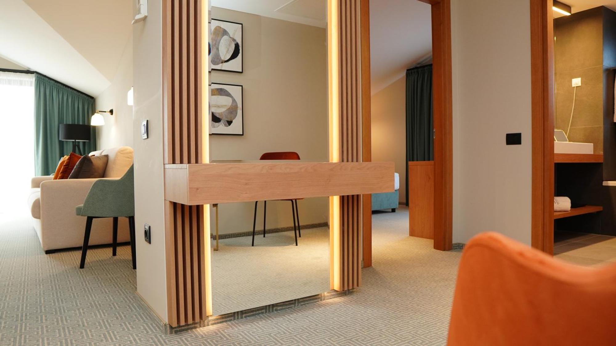 כריסטיאן Hotel Sorin Mihai מראה חיצוני תמונה