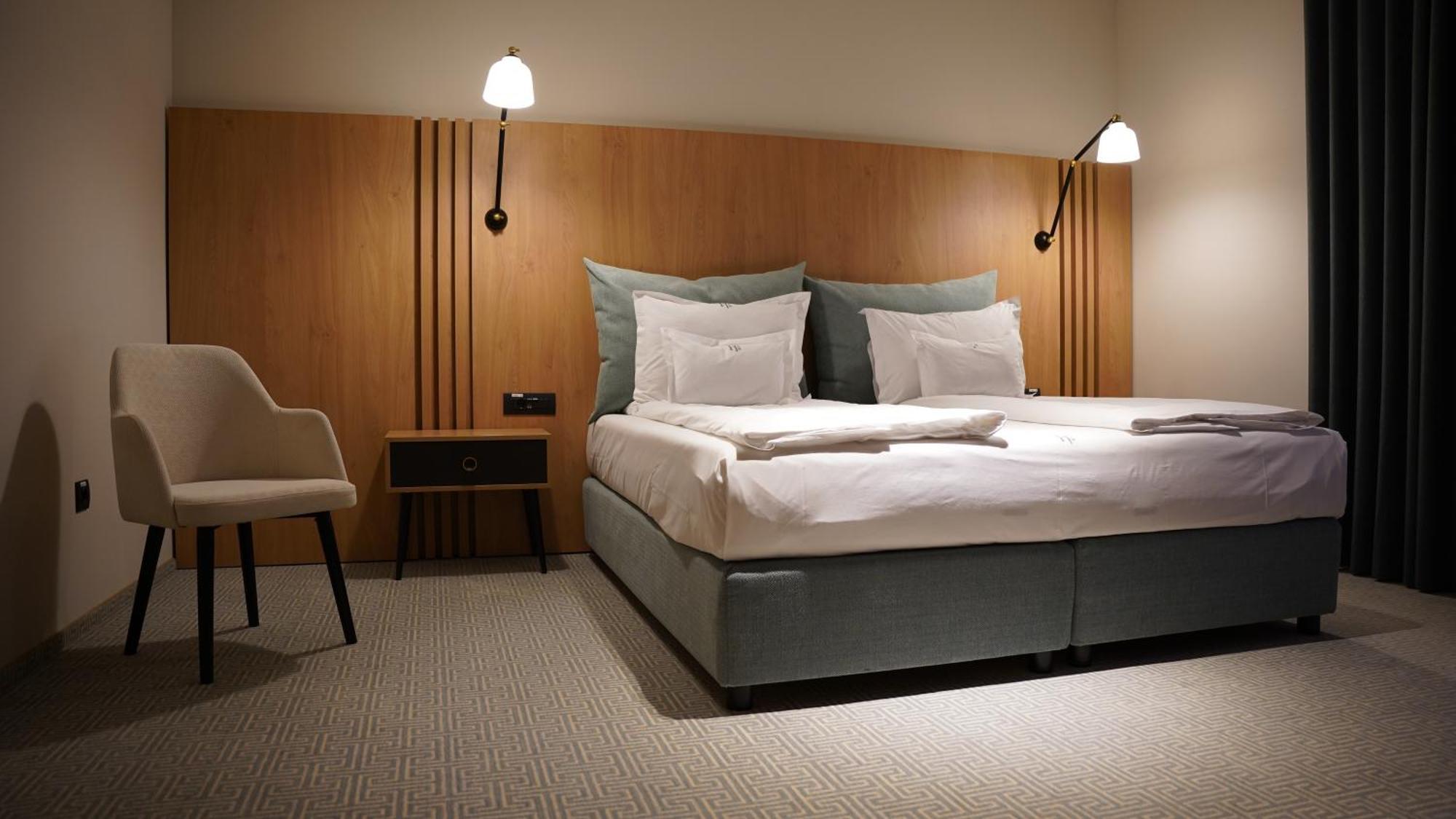 כריסטיאן Hotel Sorin Mihai מראה חיצוני תמונה