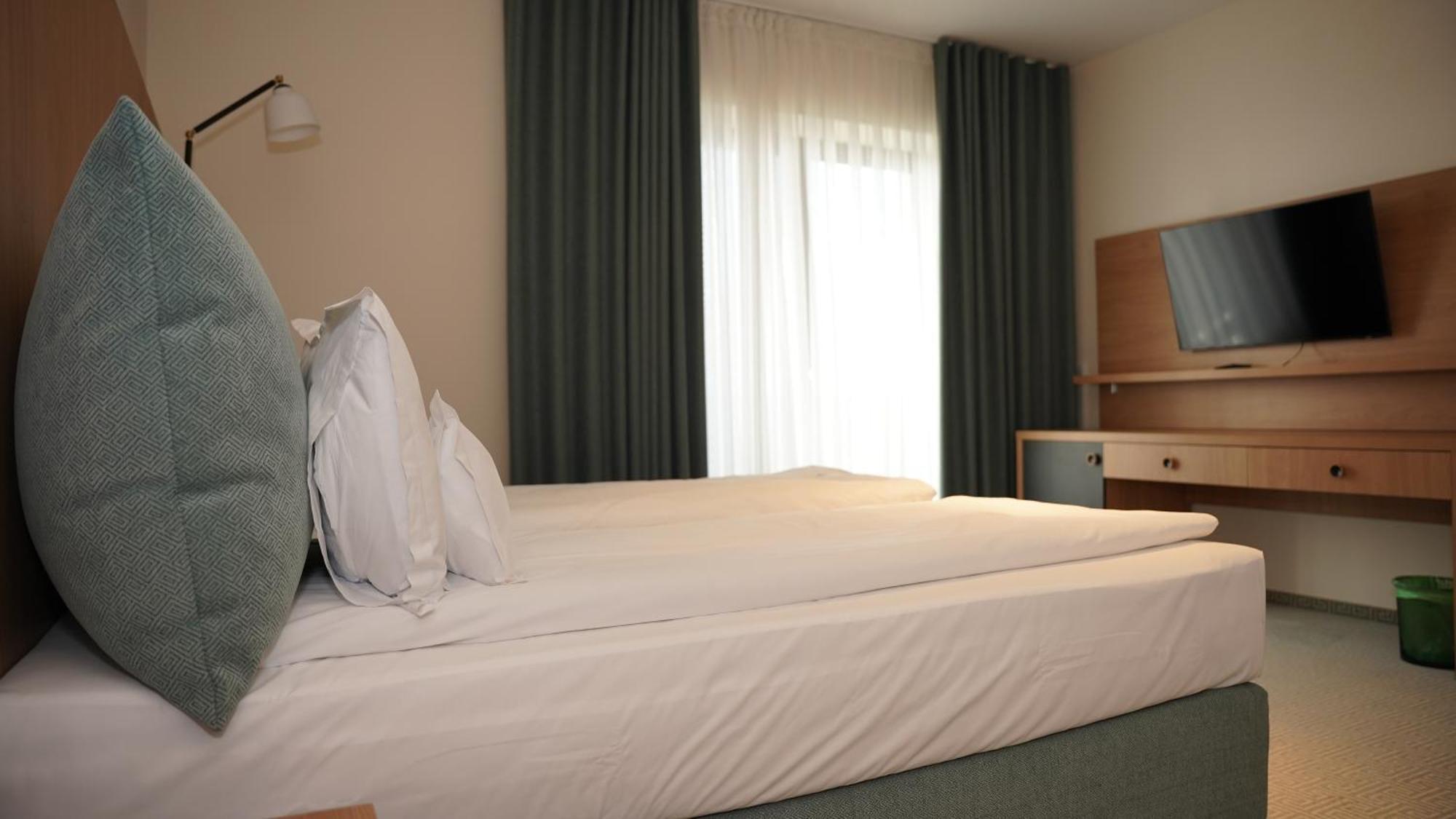 כריסטיאן Hotel Sorin Mihai מראה חיצוני תמונה